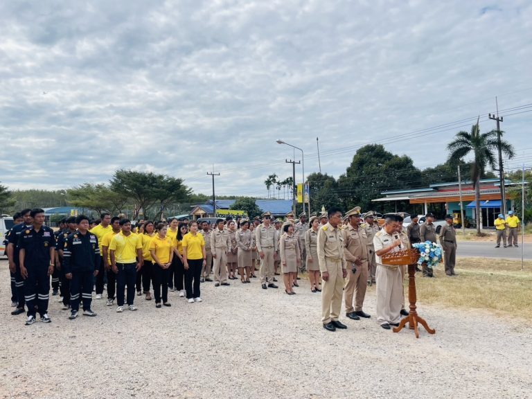 พ.ต.ท.คมกฤต แจ่นประโคน สว.สภ.น้ำเป็น กรรมการ กต.ตร.สภ.น้ำเป็น พร้อมข้าราชการตำรวจ สภ.น้ำเป็นร่วมพิธีเปิดศูนย์ปฏิบัติการป้องกันและลดอุบัติเหตุทางถนนช่วงเทศกาลปีใหม่ พ.ศ. 2568