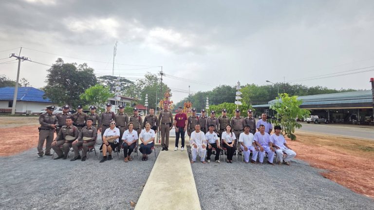 คณะกรรมการ กต.ตร.สภ.น้ำเป็นและข้าราชการตำรวจ สภ.น้ำเป็น ร่วมพิธีบวงสรวงตั้งศาลพระภูมิเจ้าที่และศาลตา-ยาย ประจำ สภ.น้ำเป็น ณ สภ.น้ำเป็น