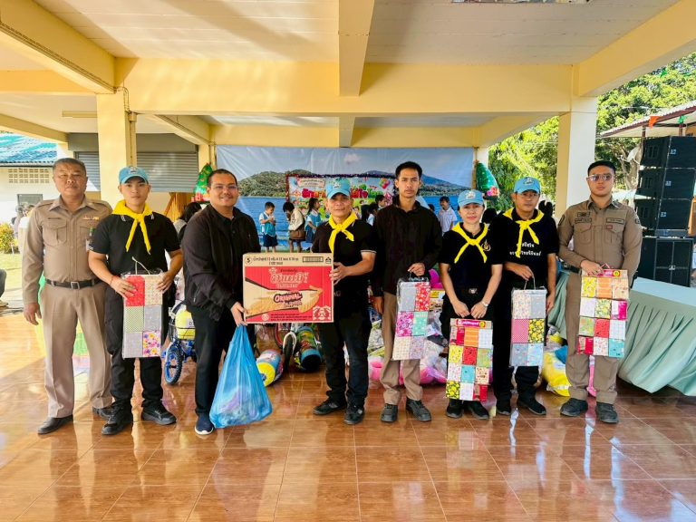ข้าราชการตำรวจจิตอาสา สภ.น้ำเป็น ร่วมกิจกรรมแบ่งปันรอยยิ้ม มอบของขวัญให้เด็ก ๆ เนื่องในวันเด็กแห่งชาติ