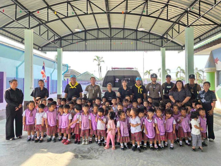 พ.ต.ท.ฉลอง ครองเมืองแสน สว.สภ.น้ำเป็น พร้อมข้าราชการตำรวจชุดสายตรวจ จราจร และชุดจิตอาสา อบรมให้ความรู้ความเข้าใจการป้องกันตนเองจากอุบัติเหตุ/อุบัติภัย ให้แก่เด็กศูนย์พัฒนาเด็กเล็ก